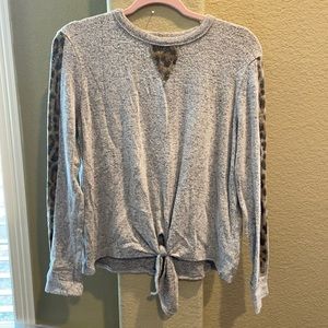Grey top w/ cheetah print